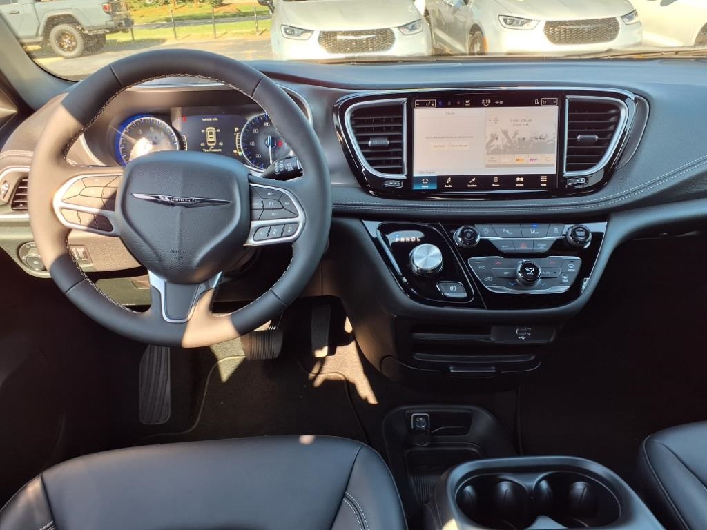 2026 Chrysler Pacifica photo 15
