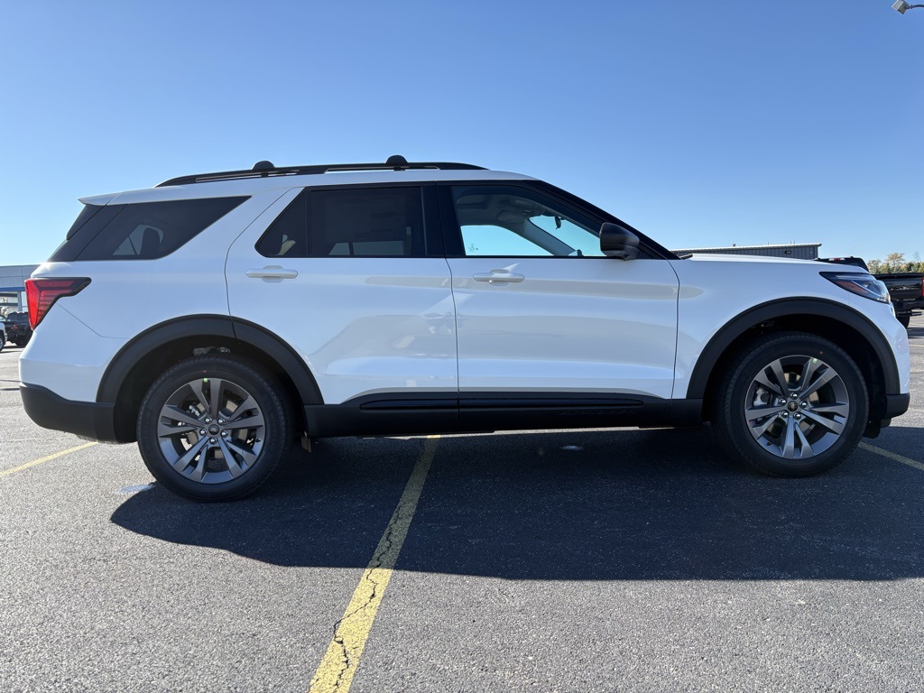 2026 Ford Explorer photo 4
