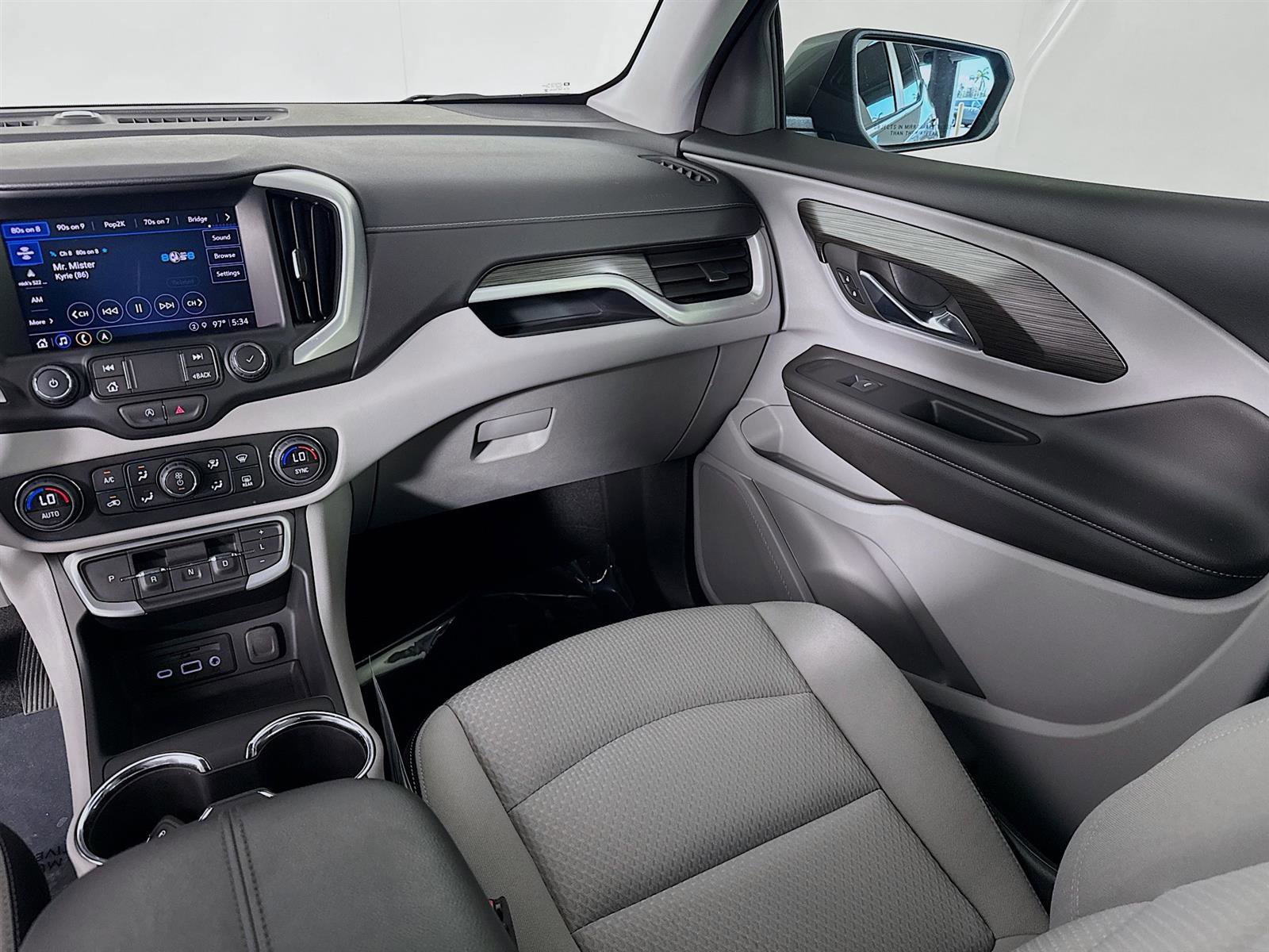 2023 Gmc Terrain SLE photo 23