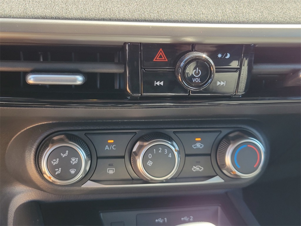 2025 Nissan Kicks SV photo 18