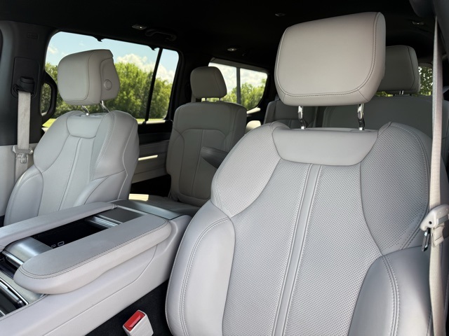 2025 Jeep Wagoneer Series III photo 18