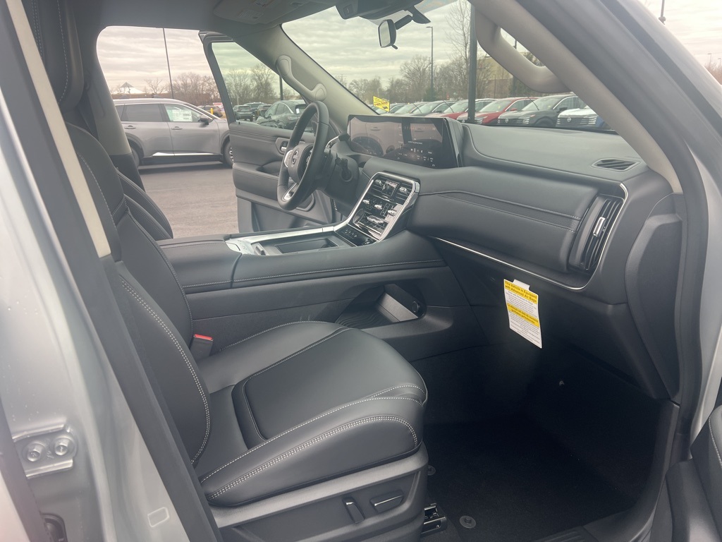 2025 Nissan Armada SV photo 15