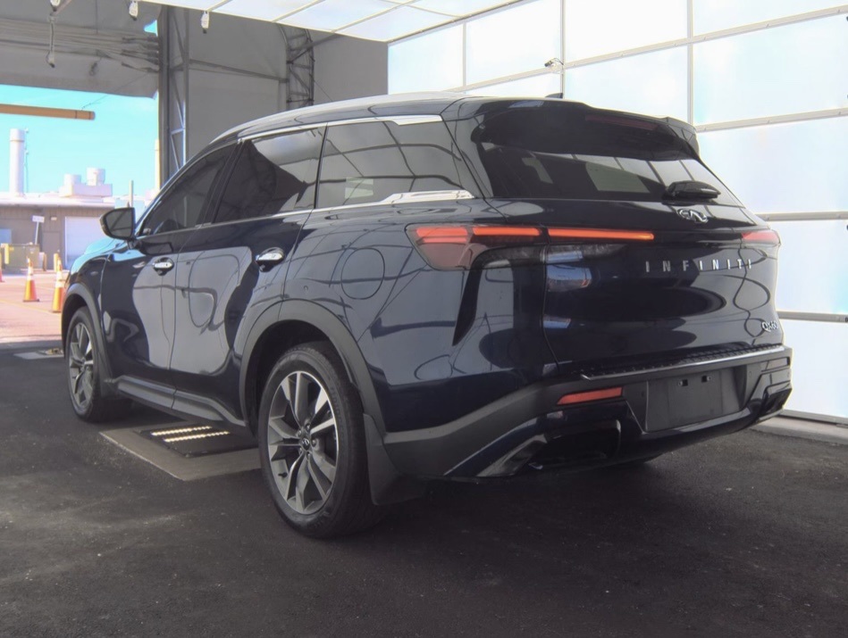 2023 Infiniti QX60 Luxe photo 3