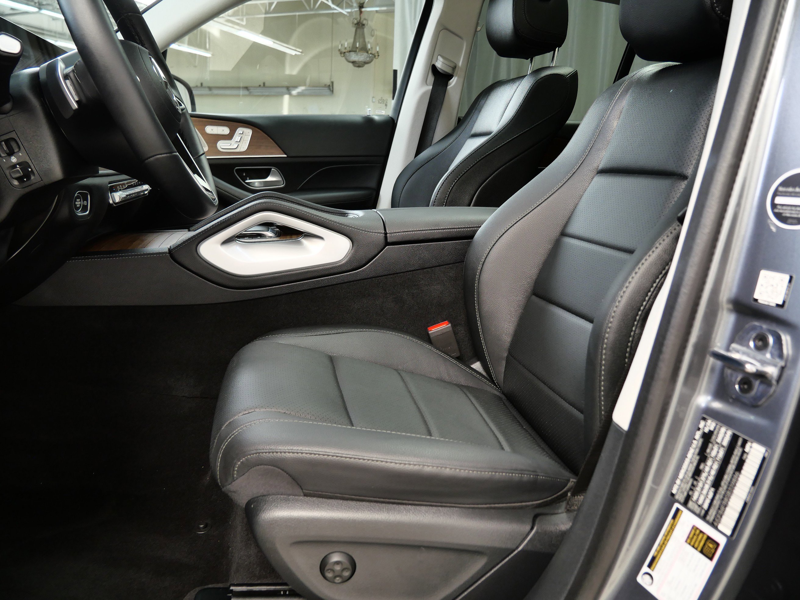 2025 Mercedes Benz GLE 350 4MATIC photo 3