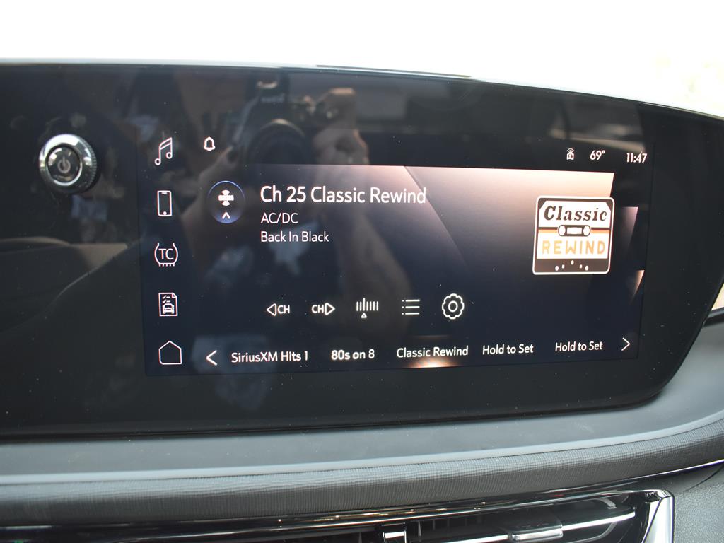 2025 Buick Envista ST photo 16