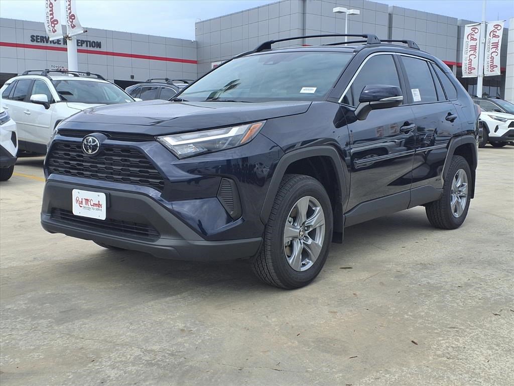 2025 Toyota RAV4 XLE's photo