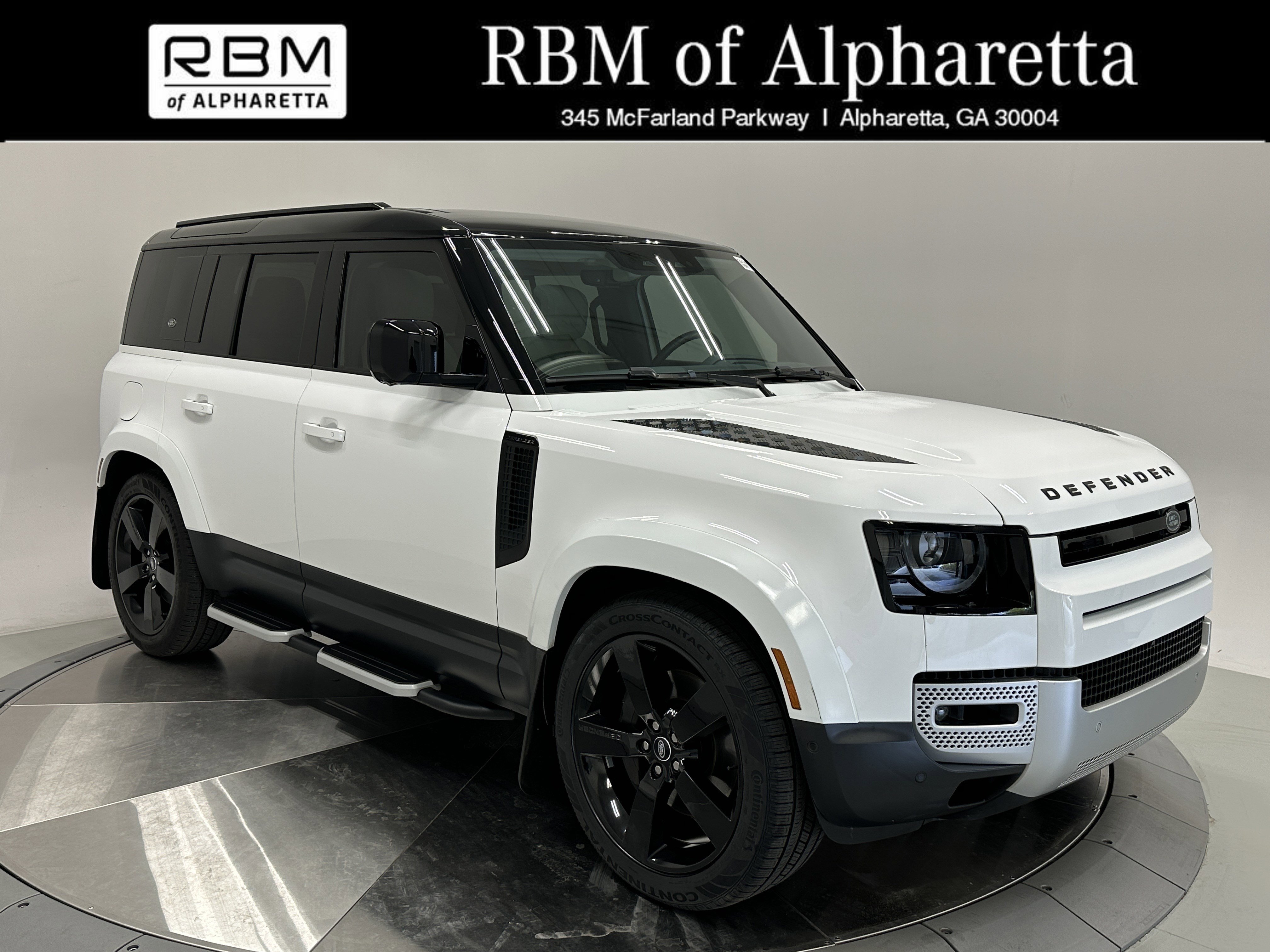 2023 Land Rover Defender SE's photo