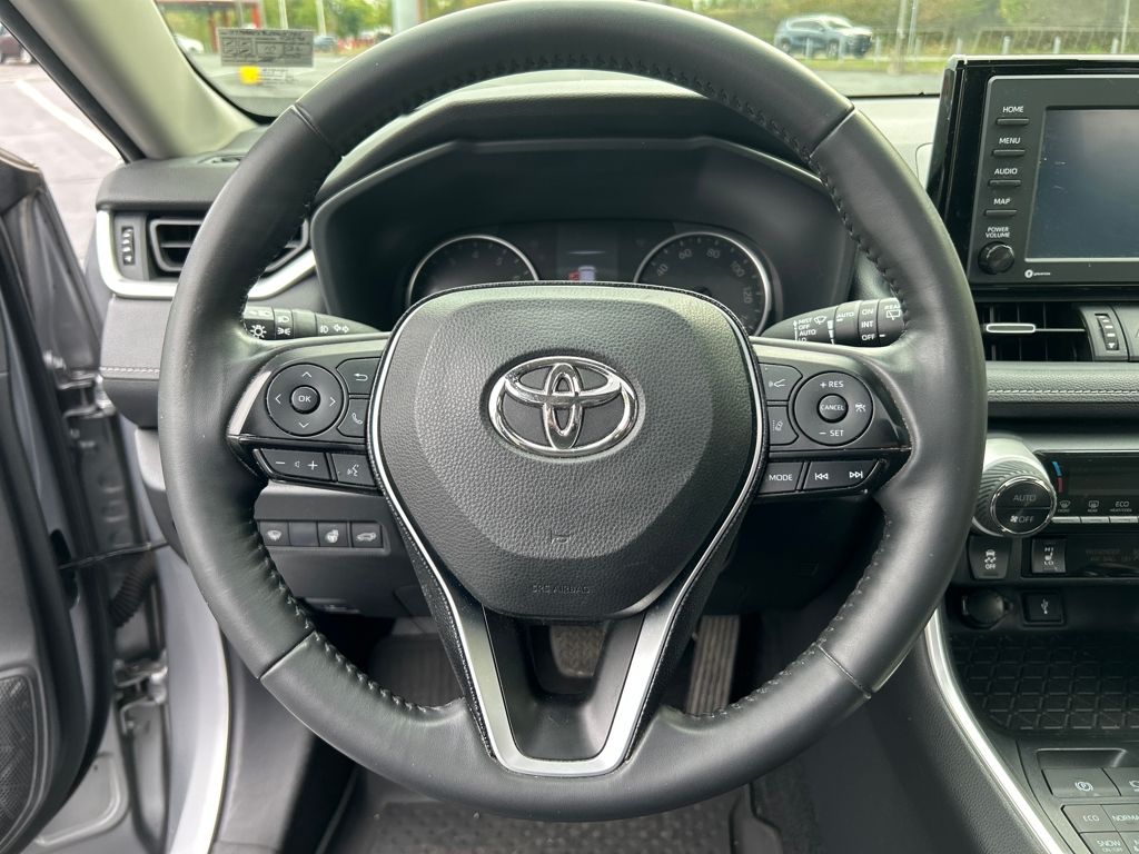 2020 Toyota RAV4 XLE Premium photo 14