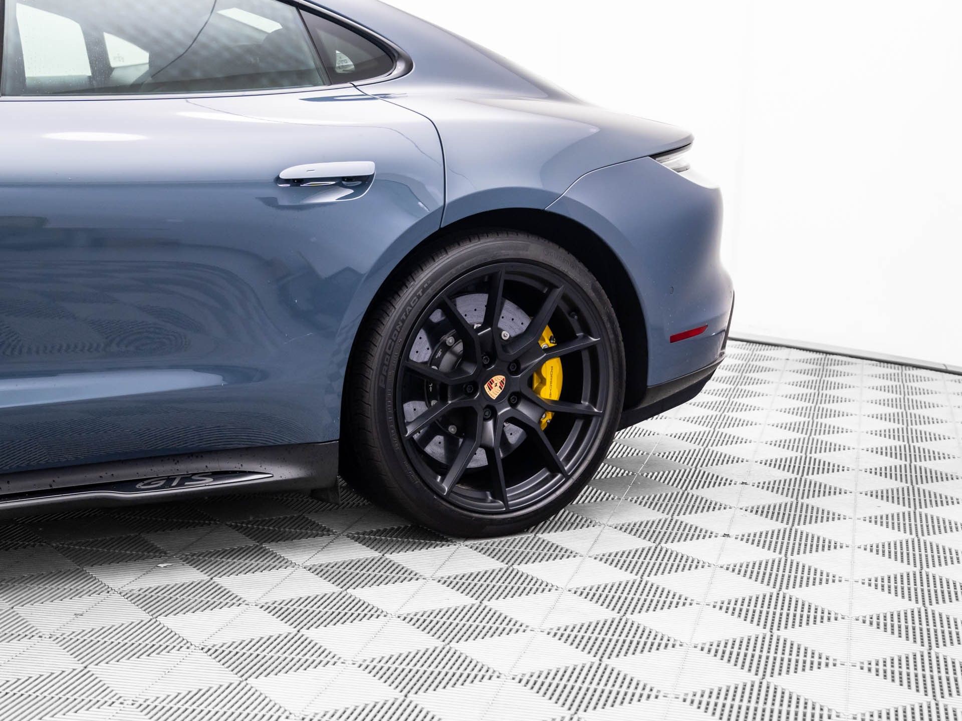 2025 Porsche Taycan GTS photo 31