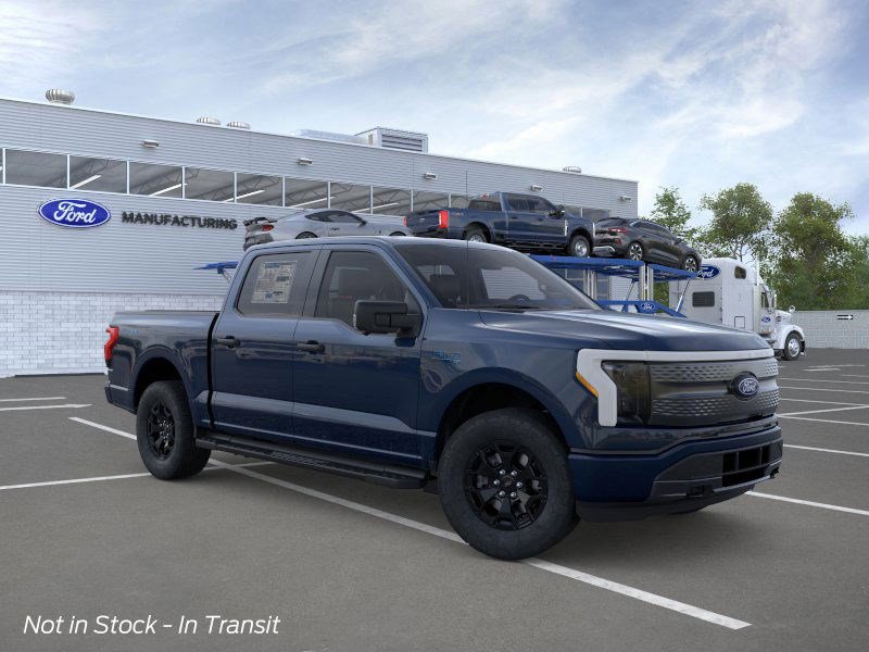 2025 Ford F-150 Lightning XLT photo 3
