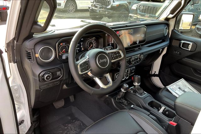 2025 Jeep Wrangler Sahara photo 6