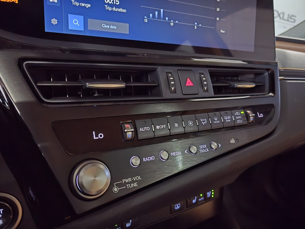 2023 Lexus ES 350 Luxury photo 18