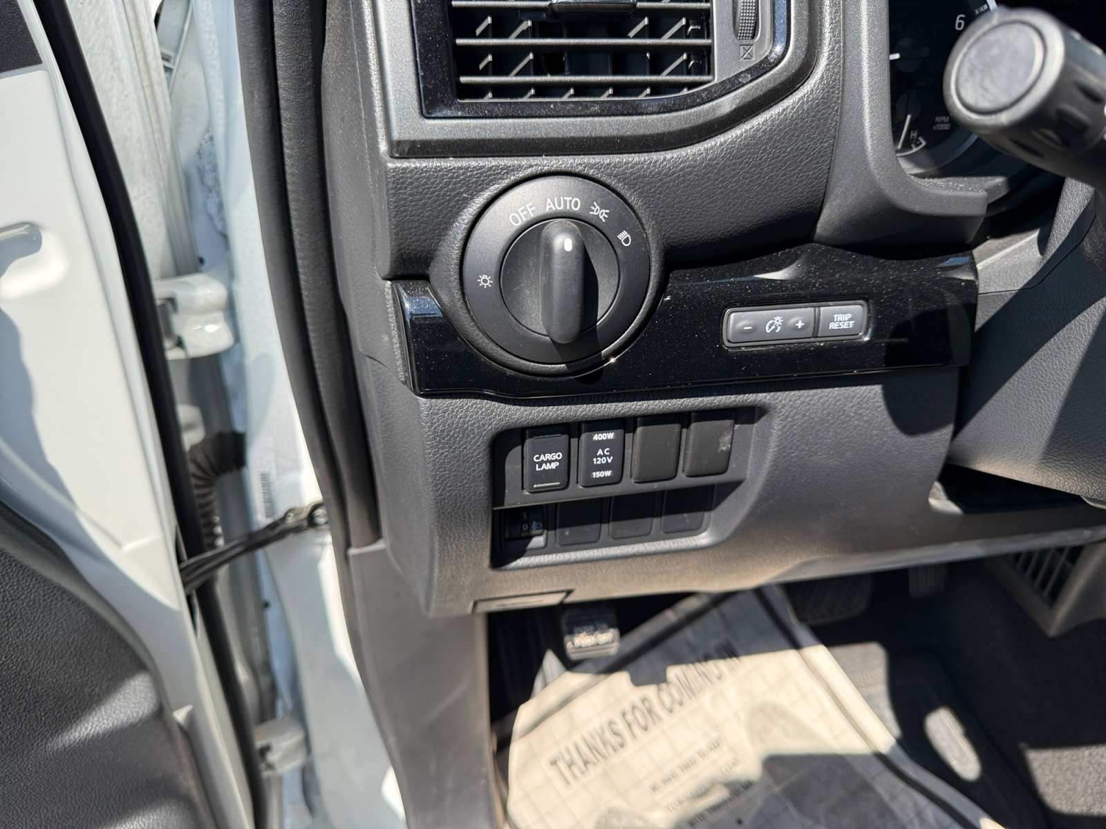 2023 Nissan Titan SV photo 20