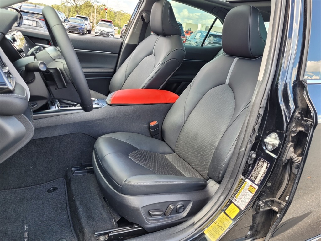 2020 Toyota Camry XSE photo 5
