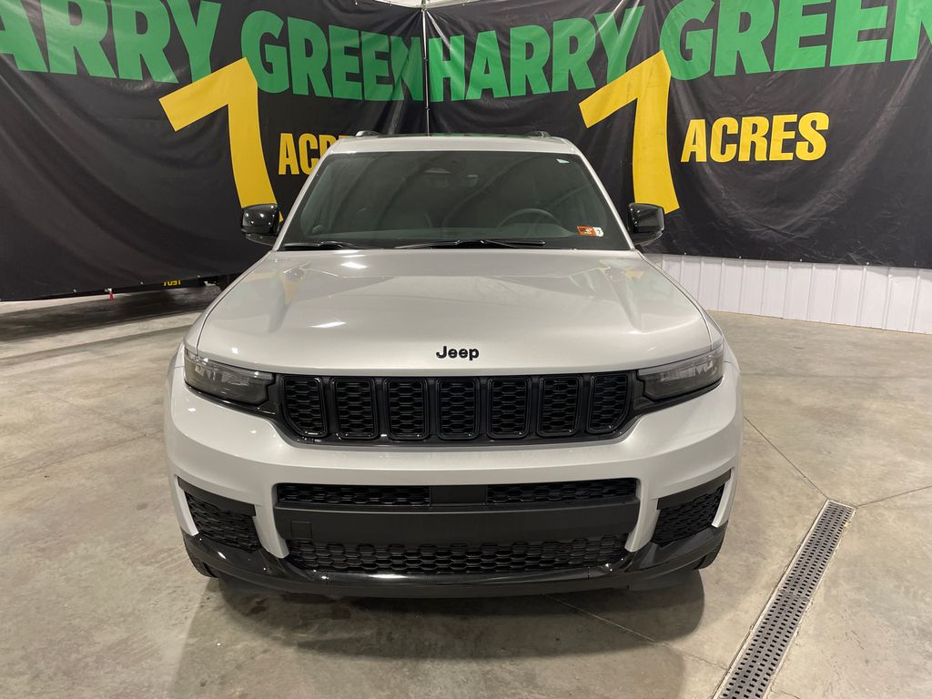 2025 Jeep Grand Cherokee Altitude photo 2