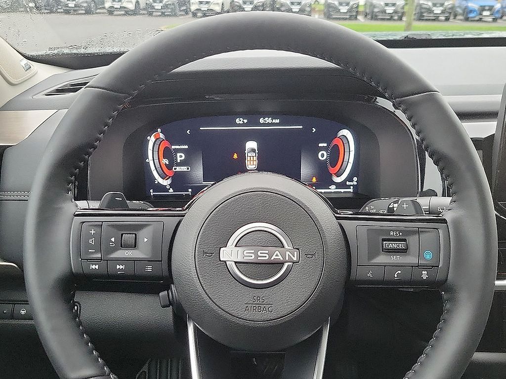 2025 Nissan Pathfinder Platinum photo 8