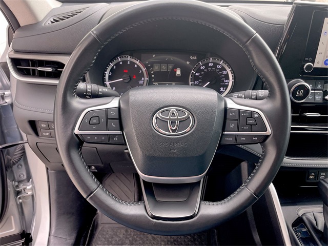 2024 Toyota Highlander LE photo 7