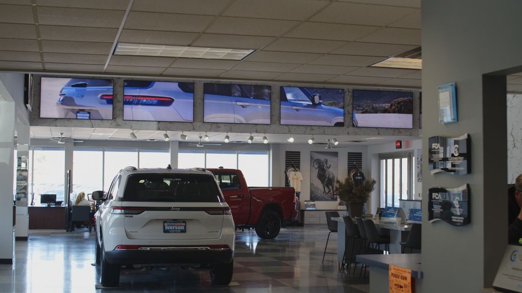 2025 Chrysler Pacifica photo 3
