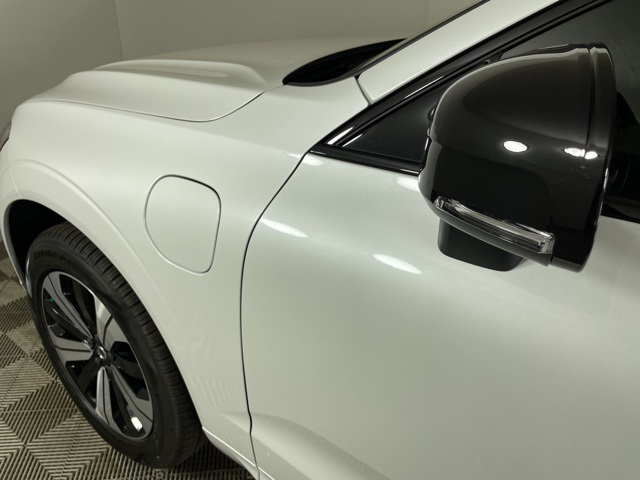 2025 Volvo XC60 T8 Plus photo 12
