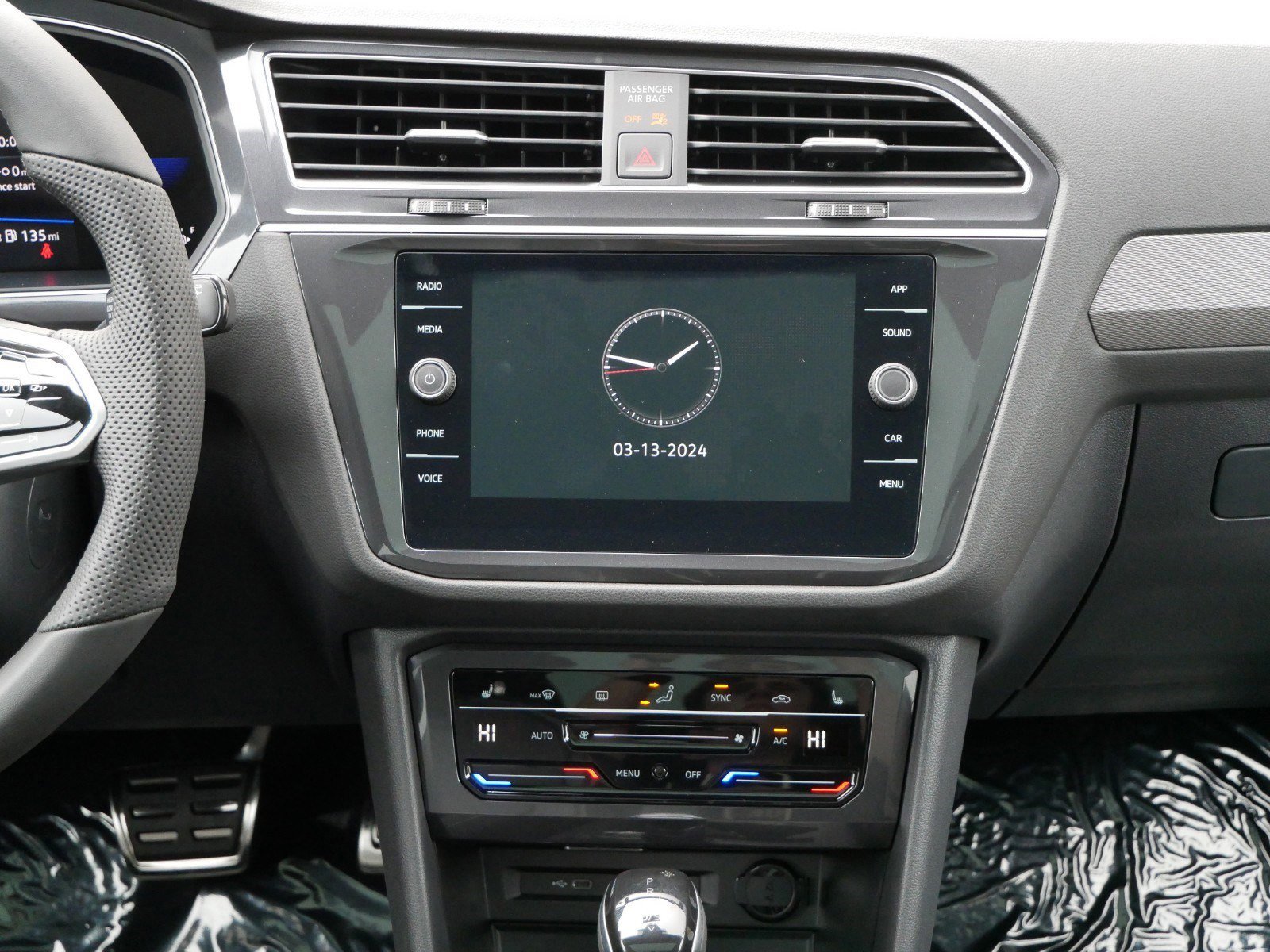 2024 Volkswagen Tiguan SE R-Line photo 4