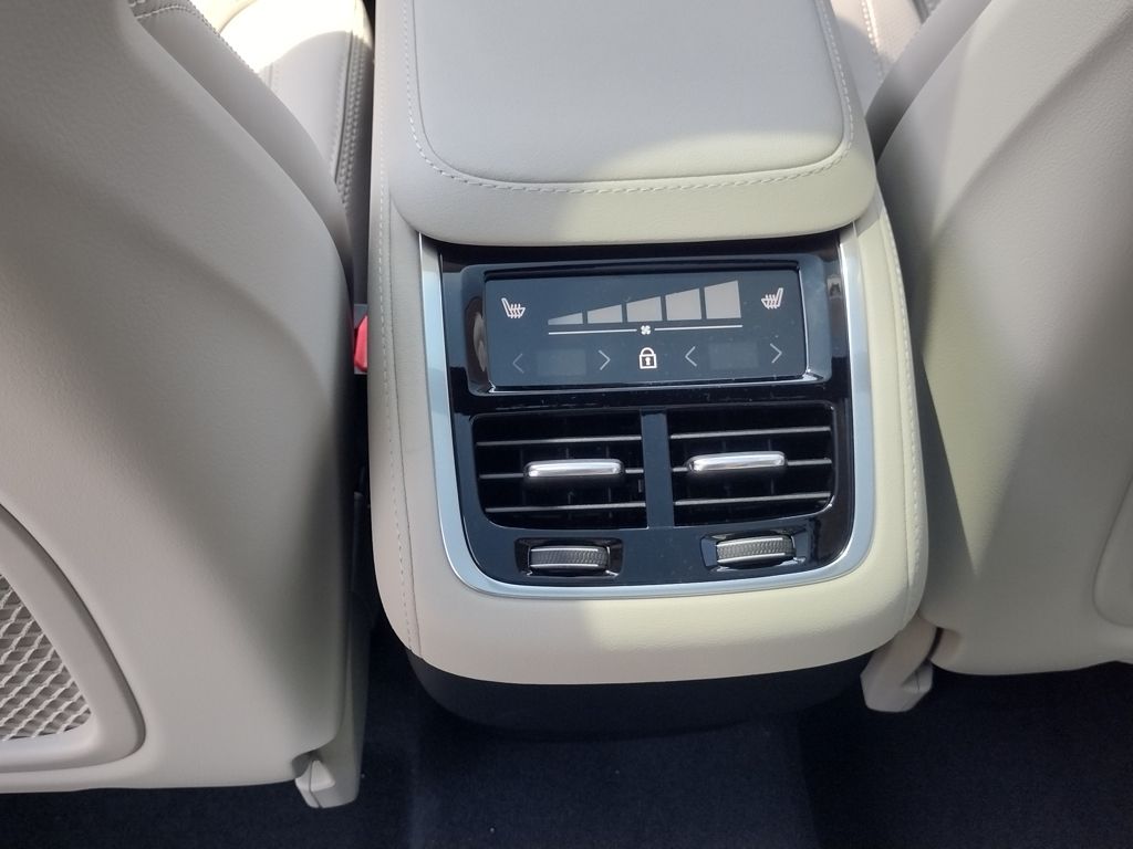 2026 VOLVO XC90 - Image 25