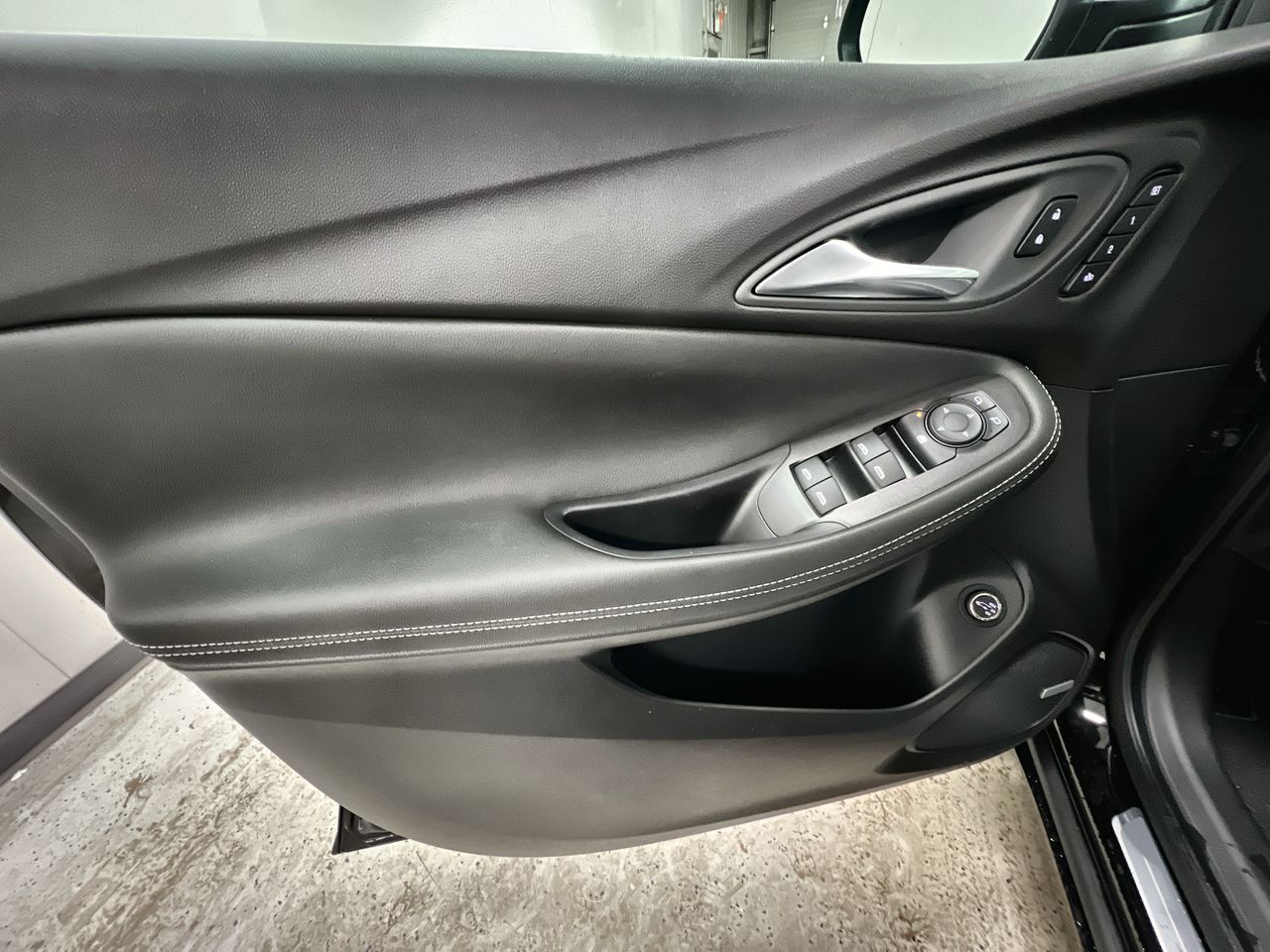 2025 Buick Encore GX Avenir photo 41