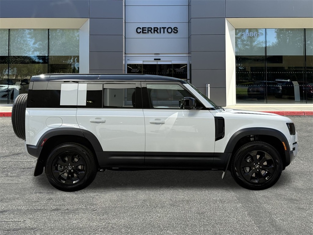 2025 Land Rover Defender 110 S photo 4