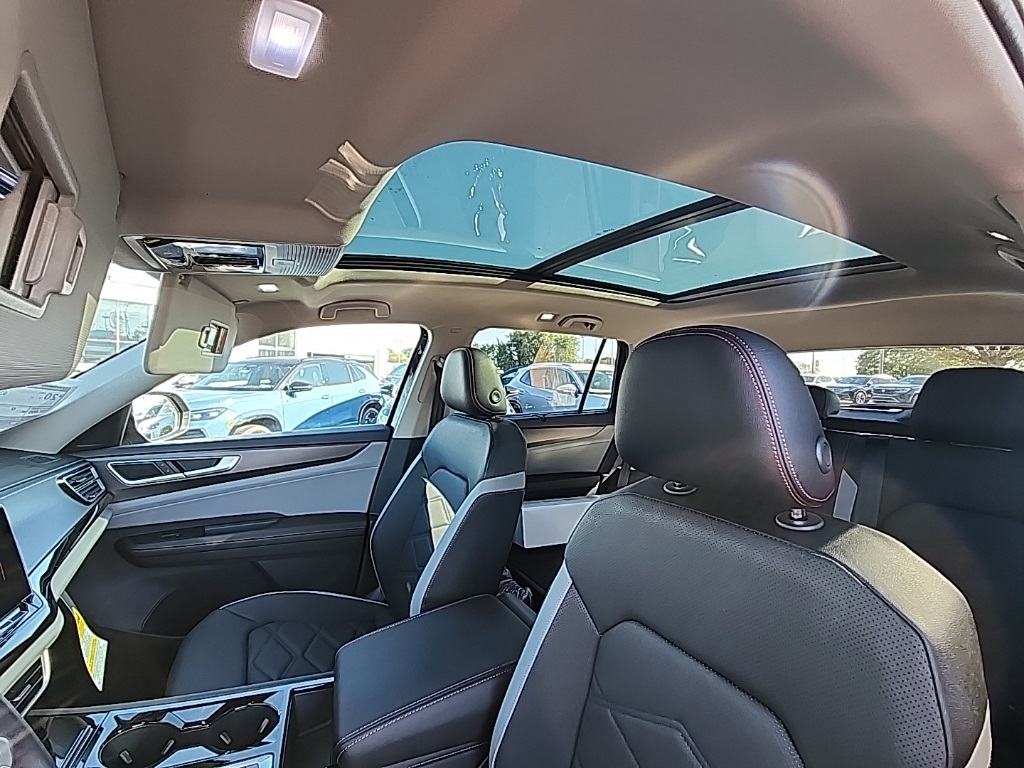 2025 Volkswagen Atlas Peak Edition SE photo 14