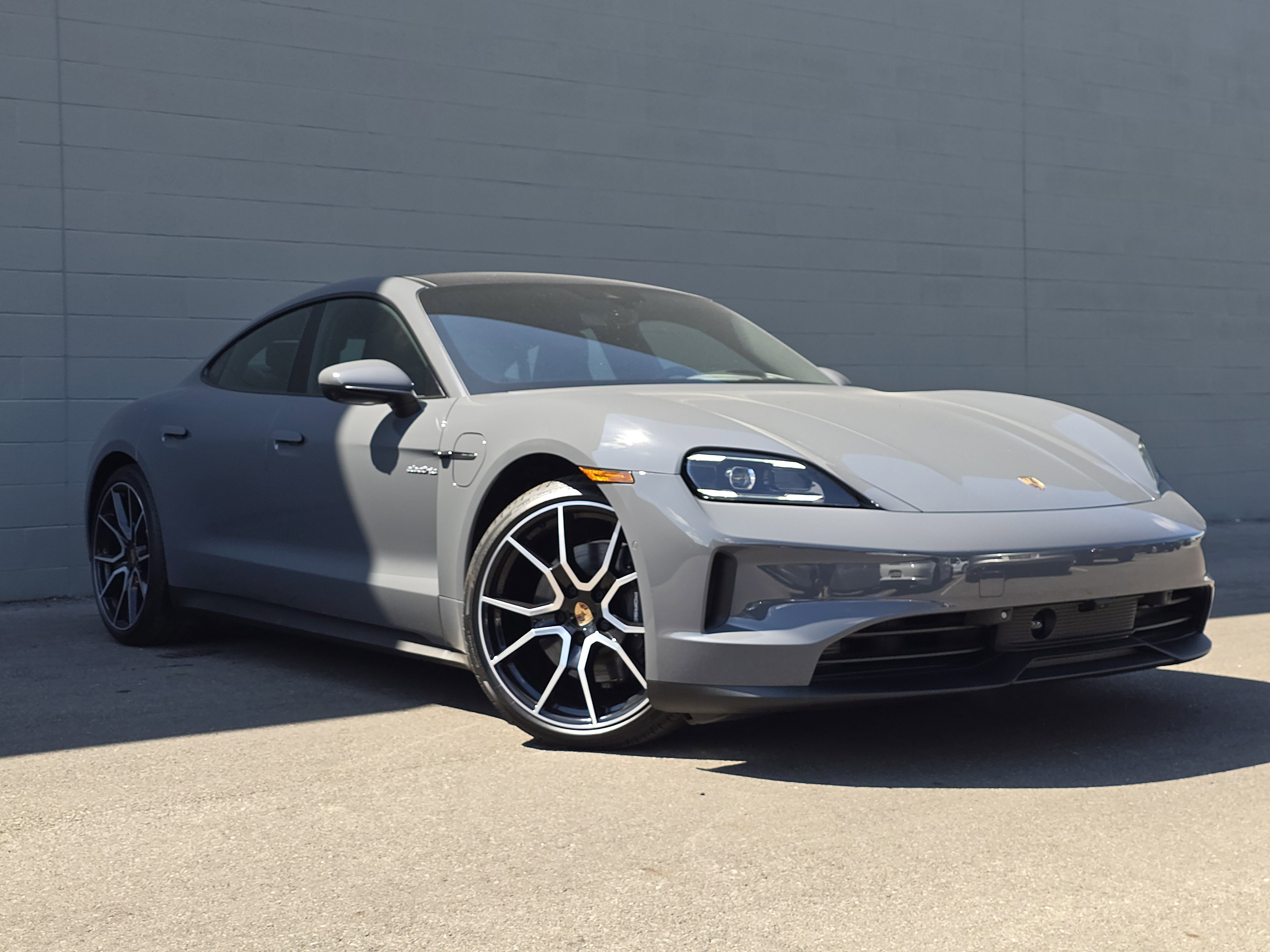 2025 Porsche Taycan 4 photo 3