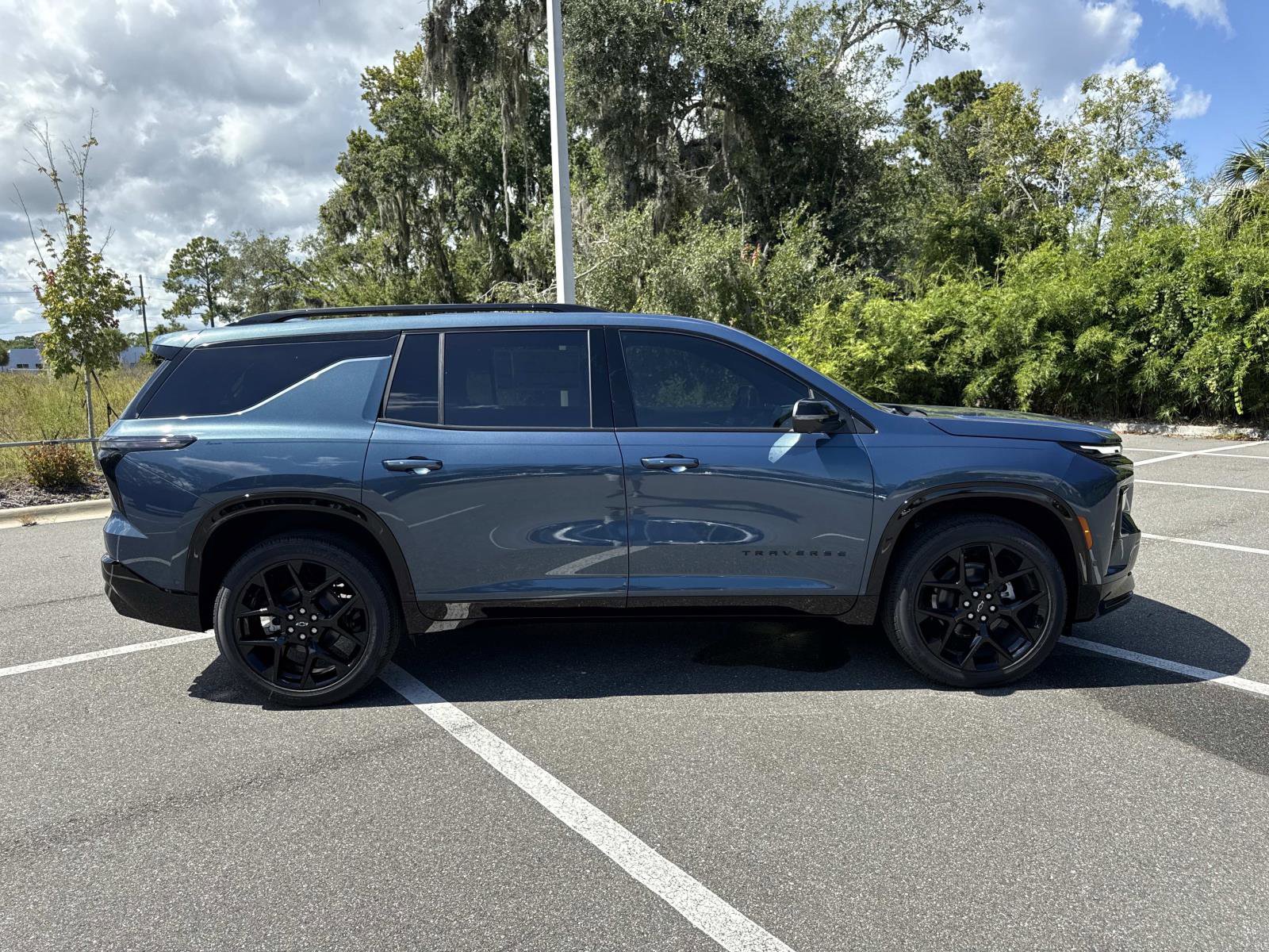 2026 Chevrolet Traverse RS photo 2