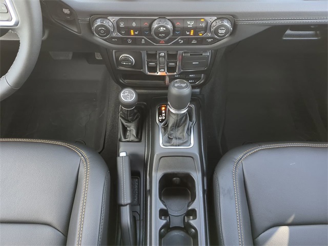 2025 Jeep Wrangler Sahara photo 17