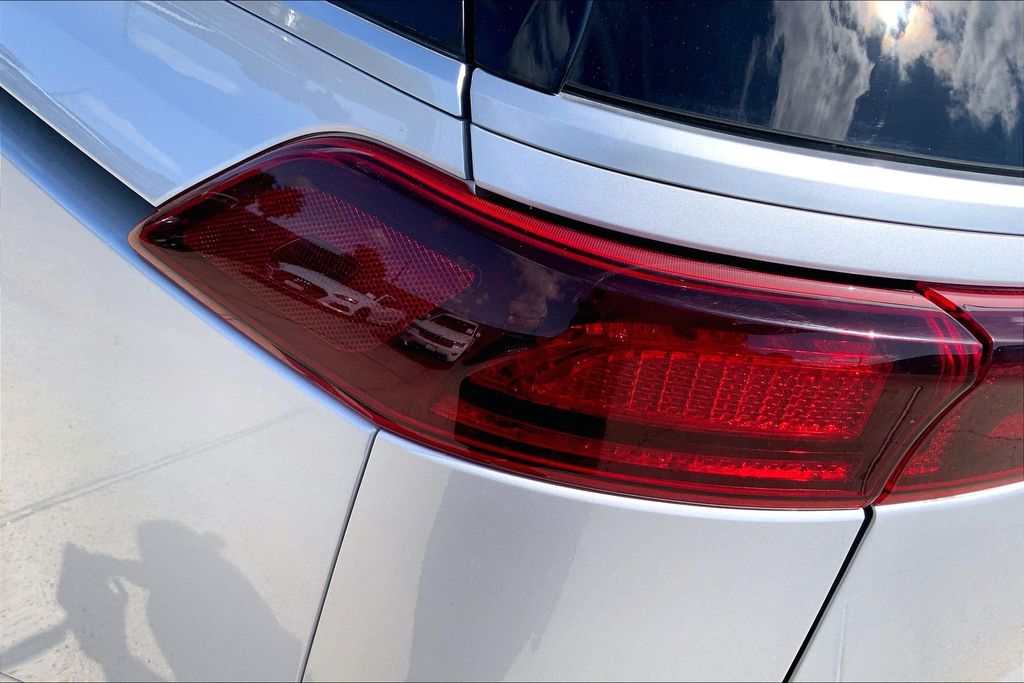 2023 Kia Carnival LX photo 22