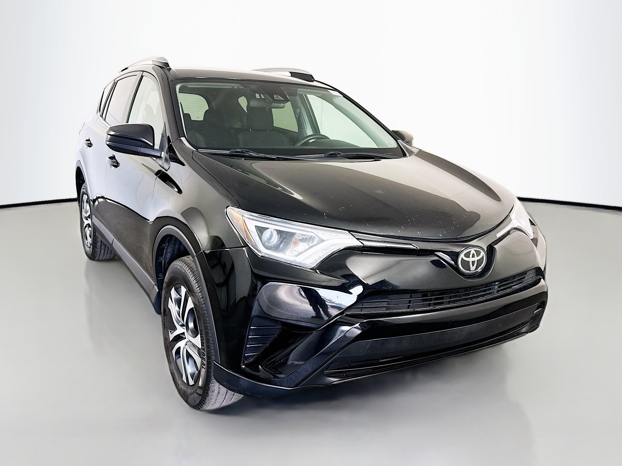 2017 Toyota RAV4 LE's photo