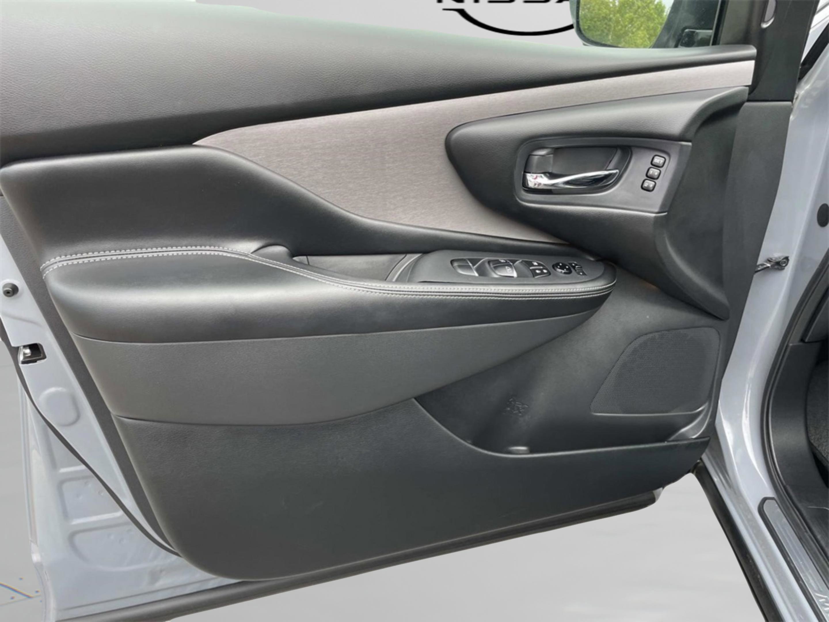 2024 Nissan Murano SL photo 9