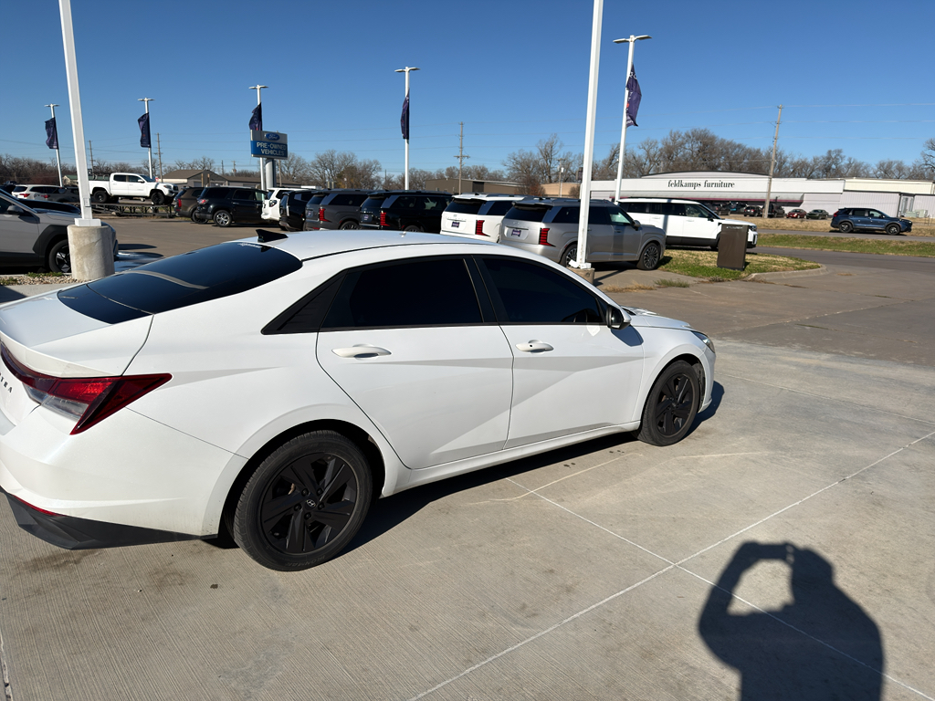 2021 Hyundai Elantra SEL Convenience photo 3