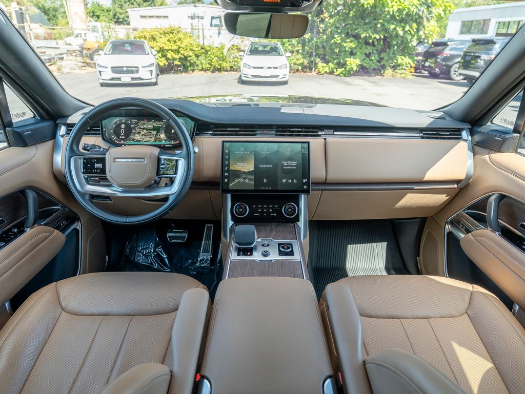 2023 Land Rover Range Rover SE photo 16