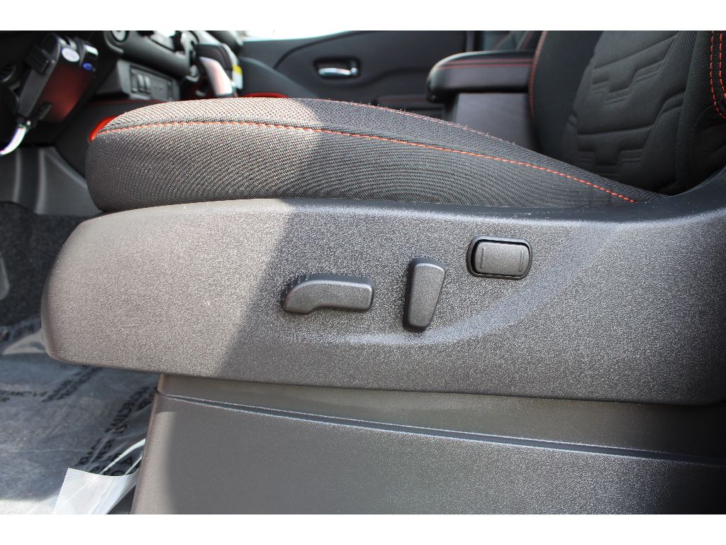 2025 Nissan Frontier PRO-4X photo 14