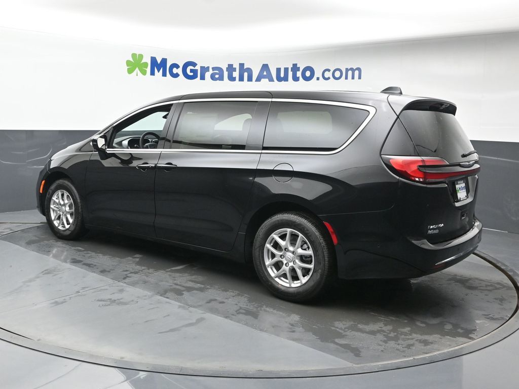 2025 Chrysler Pacifica photo 19