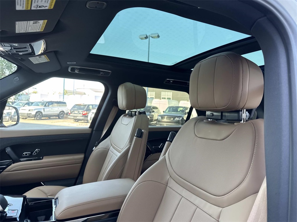 2025 Land Rover Range Rover Sport SE photo 21