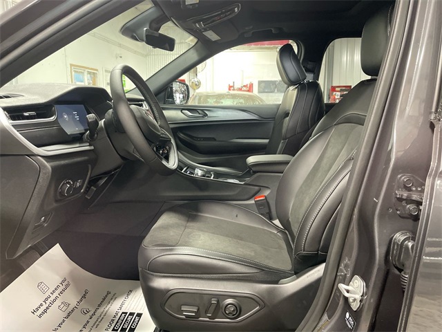 2025 Jeep Grand Cherokee Laredo Altitude photo 11