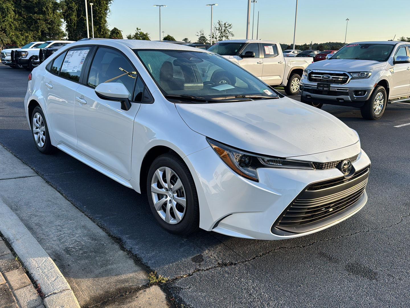 2025 Toyota Corolla LE photo 4