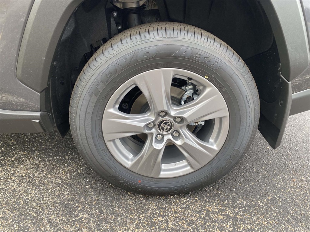 2025 Toyota RAV4 Hybrid XLE photo 6