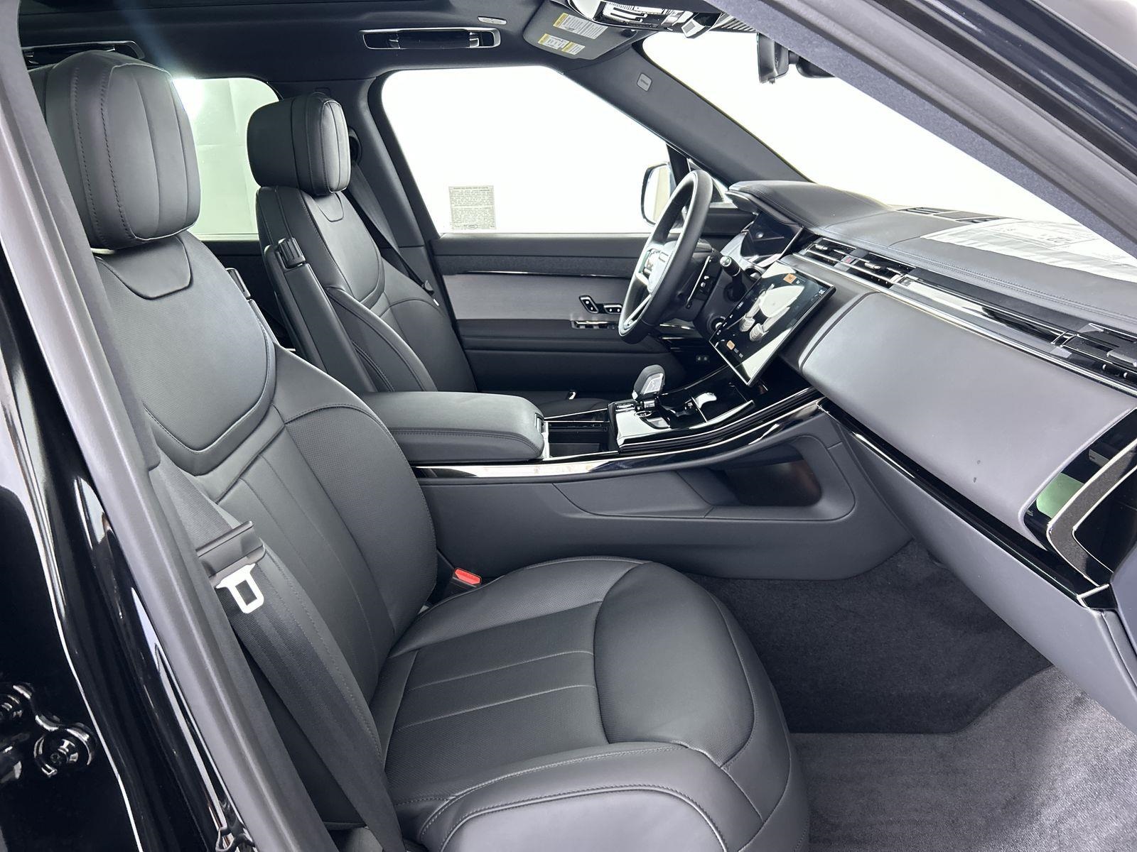 2025 Land Rover Range Rover Sport SE photo 28