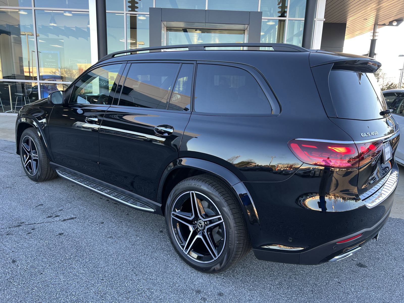 2025 Mercedes Benz GLS 450 4MATIC photo 10