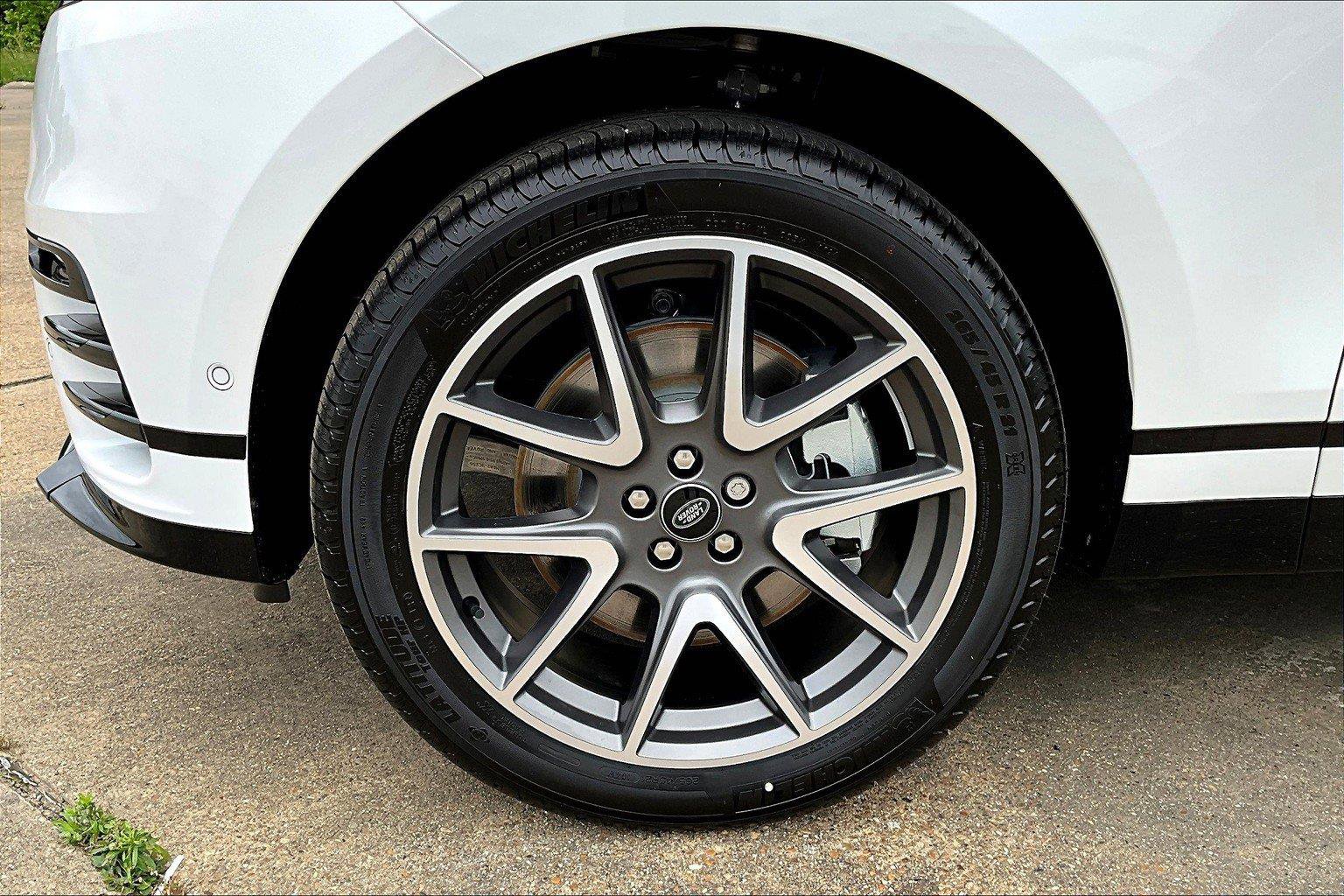 2025 Land Rover Range Rover Velar SE photo 11