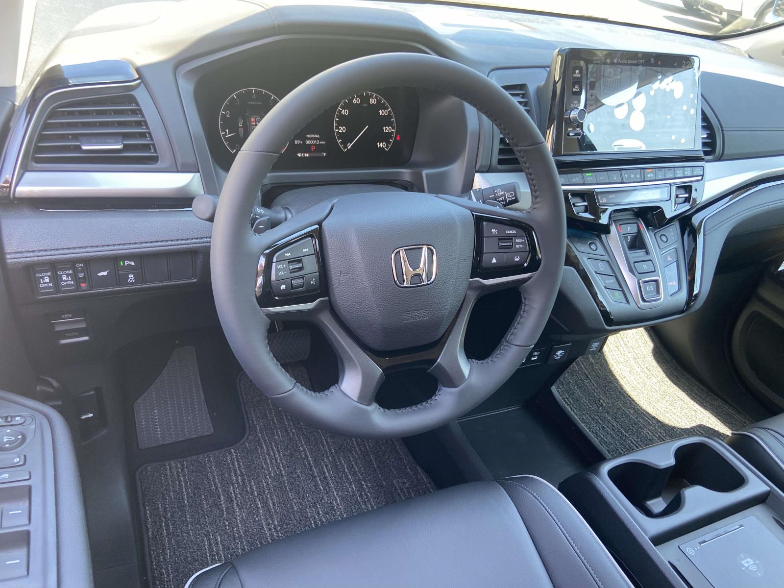 2026 Honda Odyssey Touring photo 4