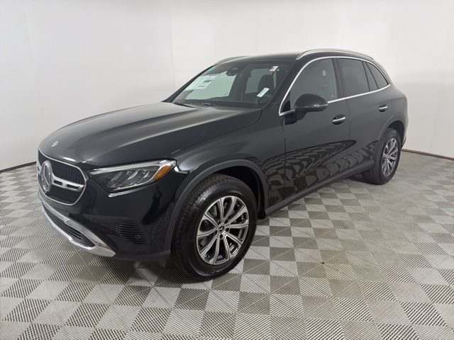 2026 Mercedes Benz GLC 300 4MATIC photo 3