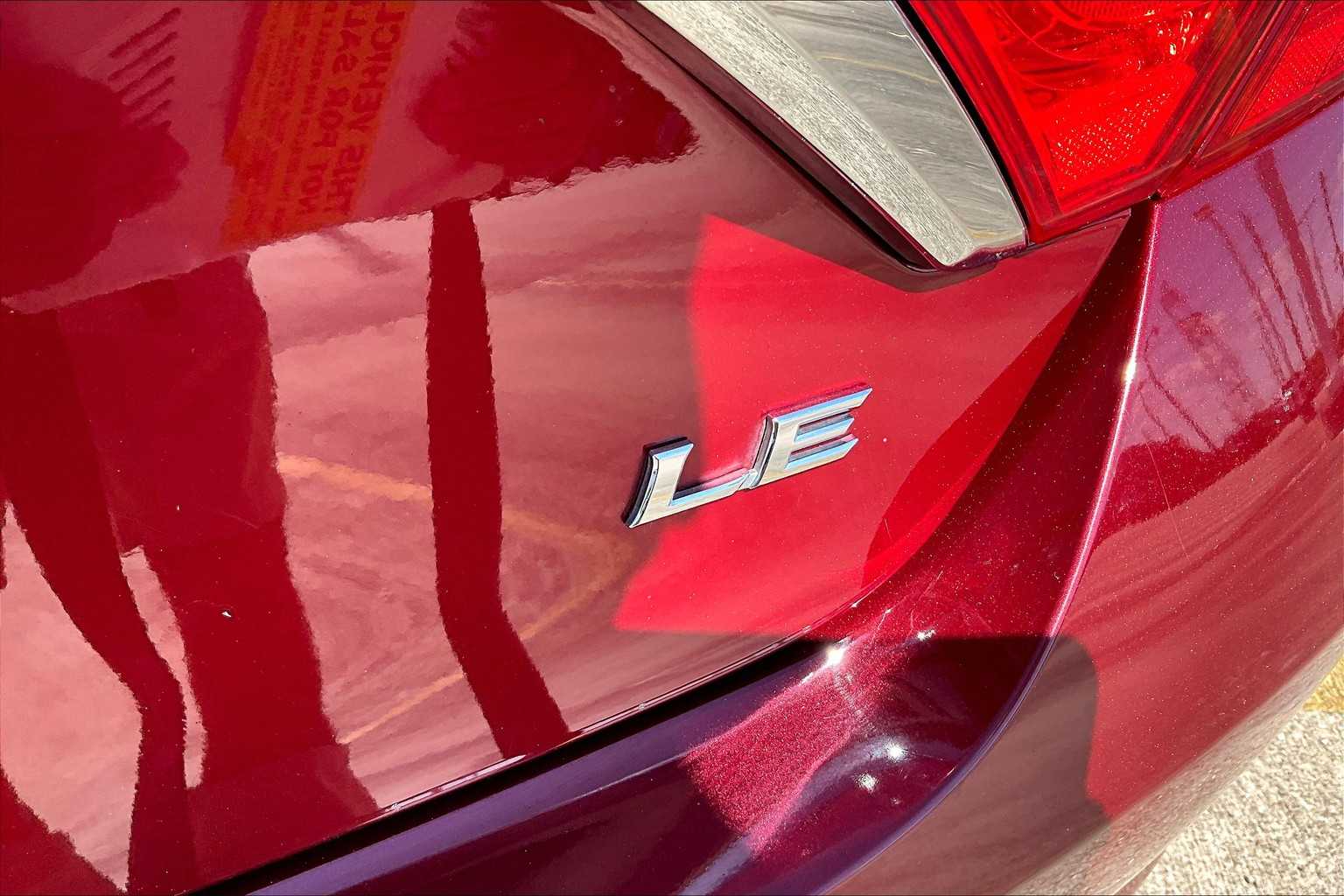 2017 Toyota Camry LE photo 9