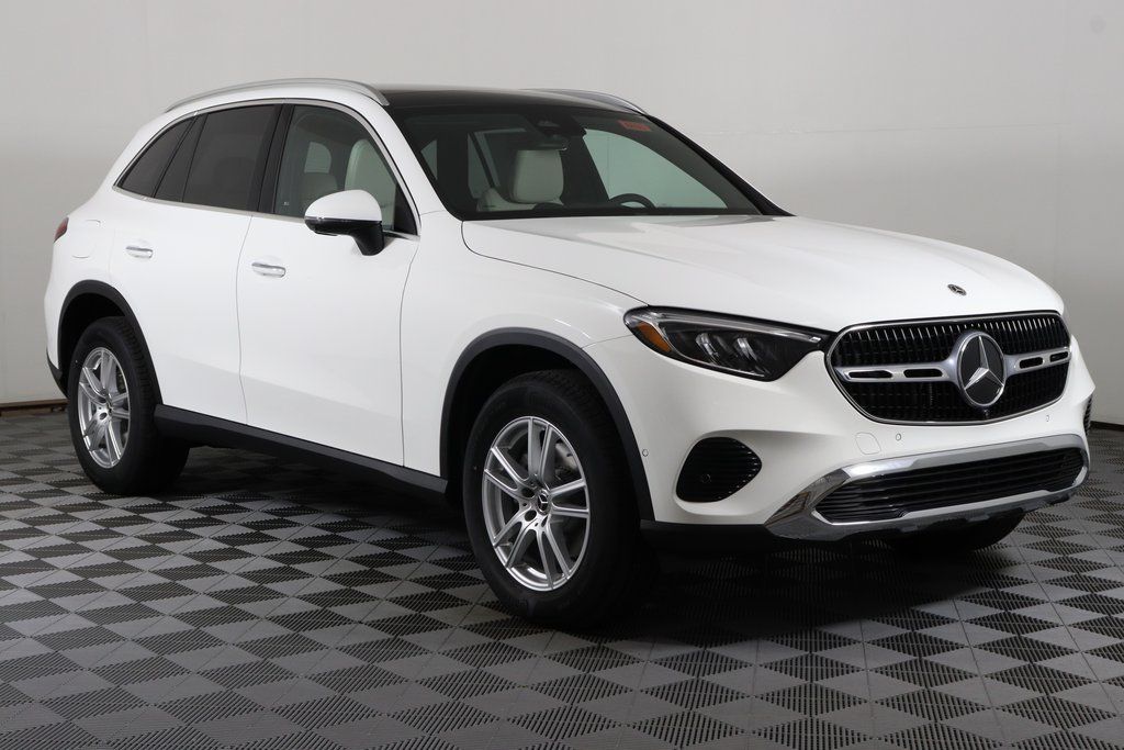 2025 Mercedes-Benz GLC Base's photo