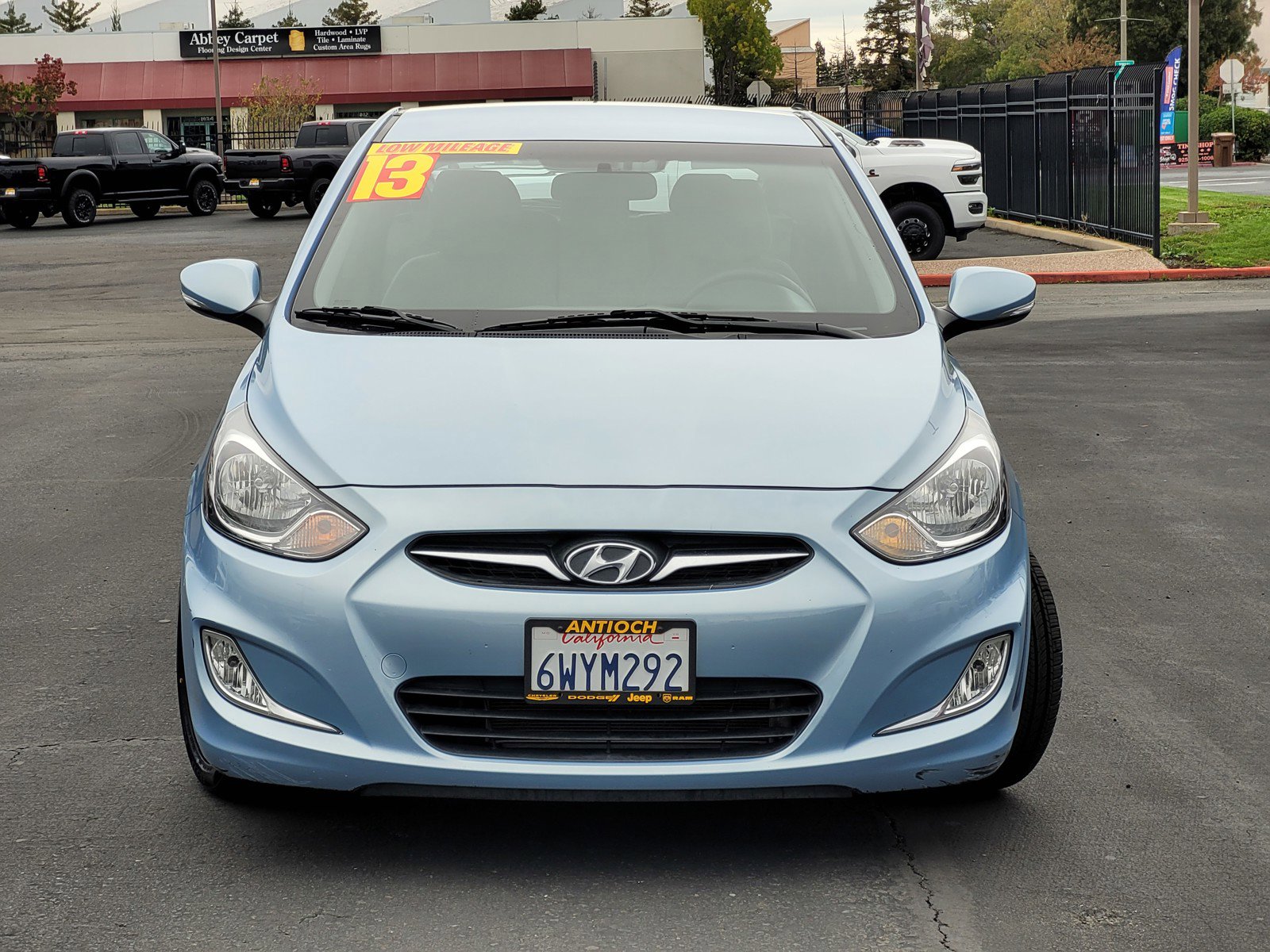 2013 Hyundai Accent SE photo 2